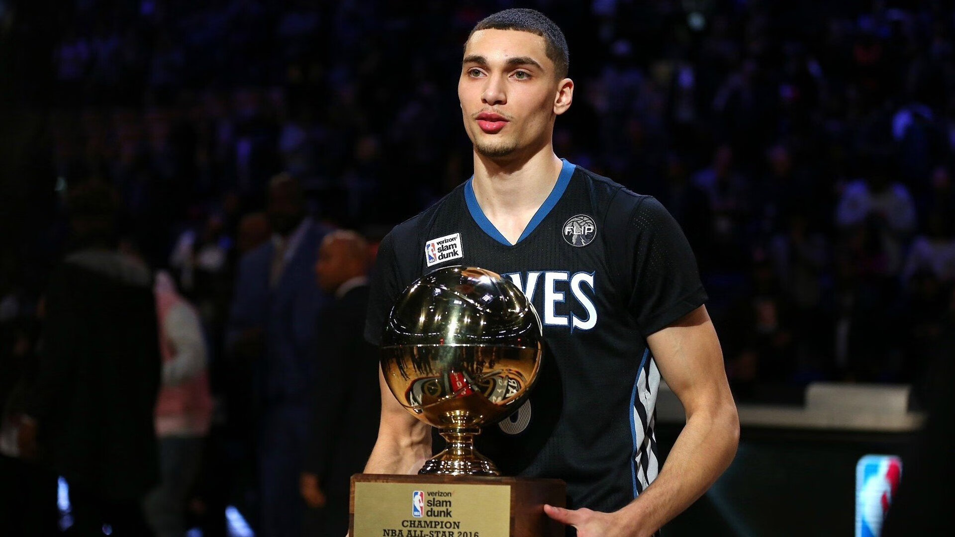 库里替补期间球队表现起伏明显,库里给谁打过替补